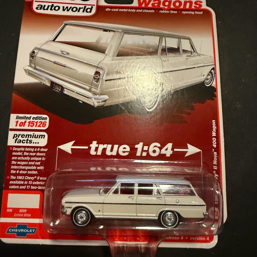 Auto World True 1:64 White Wagon